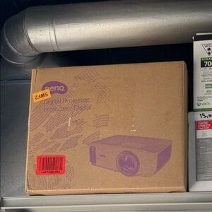 BenQ Digital Projector in Brown Box